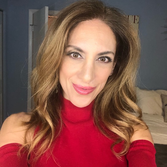 Meet your Posher, Melissa - Picture 1 of 6